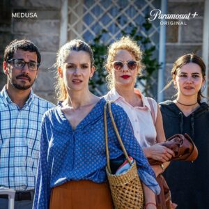 Jazmín Stuart Instagram - Acá estamos.
Segunda semana de rodaje de #Medusa, la nueva serie de @paramountplusla, que de la mano de 
@vis_global @viacomcbs y con la producción local de @tareafinacine estamos materializando.
.
.
 @juampamiller @lanati_h @bazillogonzalo @sebaroses @ferlorenzale @hernanseverino  @burgos_punto_com  @monica.toschi y muches más, trabajando todos los días junto al elenco incansable que conforman @solevillamilok @candelivetrano @violeurtizberea @martinslipak @gastondalmau @flordyszel @abadimariaok @mericanale @soyjoaquinf @moroanghileri @felix__santamaria @moraperetti_ @juanignaciocane @elpumagoityok @johannachiefo @valenpetrilli_ @franciscodonovan Facundo Espinoza @fabianarenillas 
.
.
.
Vamos que nos queda un camino de 11 semanas por delante.
.
.
Que sea puro disfrute. ♥️🎬