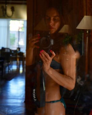 Jazmín Stuart Instagram - Las flores y la camarita.