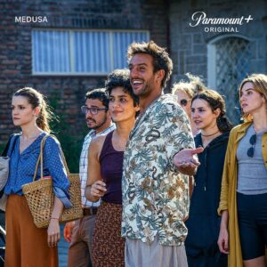 Jazmín Stuart Instagram - Acá estamos.
Segunda semana de rodaje de #Medusa, la nueva serie de @paramountplusla, que de la mano de 
@vis_global @viacomcbs y con la producción local de @tareafinacine estamos materializando.
.
.
 @juampamiller @lanati_h @bazillogonzalo @sebaroses @ferlorenzale @hernanseverino  @burgos_punto_com  @monica.toschi y muches más, trabajando todos los días junto al elenco incansable que conforman @solevillamilok @candelivetrano @violeurtizberea @martinslipak @gastondalmau @flordyszel @abadimariaok @mericanale @soyjoaquinf @moroanghileri @felix__santamaria @moraperetti_ @juanignaciocane @elpumagoityok @johannachiefo @valenpetrilli_ @franciscodonovan Facundo Espinoza @fabianarenillas 
.
.
.
Vamos que nos queda un camino de 11 semanas por delante.
.
.
Que sea puro disfrute. ♥️🎬