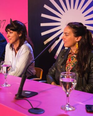 Jazmín Stuart Instagram - Cuando supe que @anitablaya iba a dirigir la adaptación de “La uruguaya”, la novela de Pedro Mairal, sentí ganas inmediatas de formar parte, acompañar de la forma que fuera. Es que con Anita veníamos de hacer “Las buenas intenciones”, y la experiencia había sido hermosa, conmovedora, así como todo lo que hace ella.
“La uruguaya” se acaba de estrenar en Competencia Internacional en @mardelplataff y reencontrarnos para compartirla con el público fue tan lindo como filmarla. 
Respirar un poco de mar, ver una programación de películas personales, originales, historias de otras partes del mundo, una belleza que revitaliza las ganas de hacer cine para siempre.
Que lindo volver a verles @anitablaya @joaco_mborchex @arzenosebastian @fiorellapedrazzini @comunidad.orsai @nos.audiovisual y tantos amigues más.
Que viva el cine 🎬🌎♥️