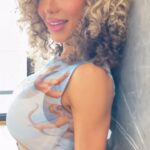 Jazmin Johnson Instagram - Slow & steady wins the race 🐢 True or False? Happy Wednesday, sending you all the good energy 💨 💫🤍 If you’re not already Follow @j.fitness90210 to keep up with my fitness. Linking this get up in my story for you ladies lol THANK YOU FOR THE LOVE 🫶🏽 #alwaysgrateful #fitnessjourney #npcbikini #athlete #highheels