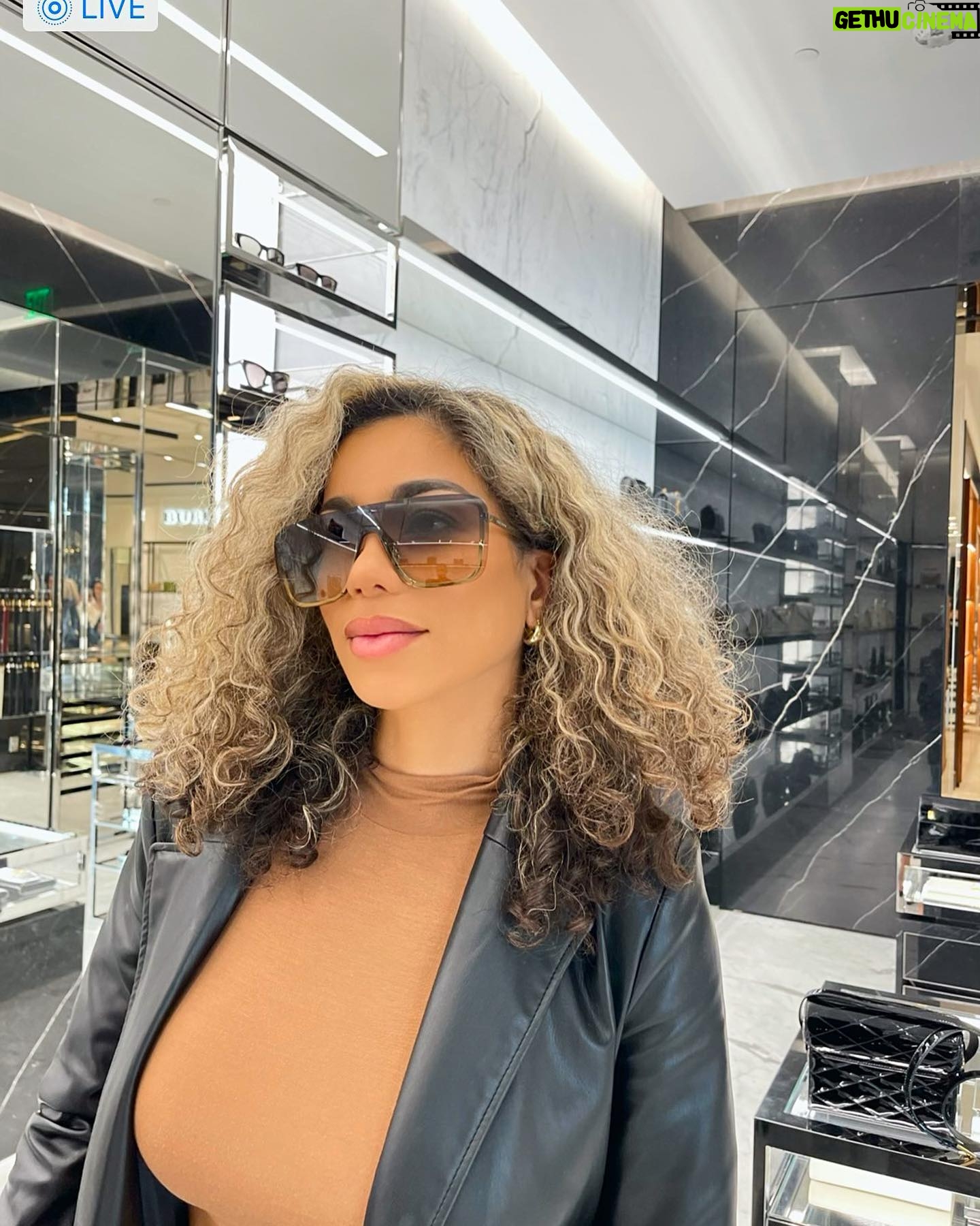 Jazmin Johnson Instagram - Happy Sunday … a quick recap cuz life isn’t happening to you or for you … life is happening. 28 days til #2024 #letsdothis 🤸🏽♀️✨