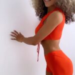 Jazmin Johnson Instagram - Still on prep, getting too lean lol. But, loving the fit & feel of this @skims set, & the color is 🔥 #skims #fitness #tryon #ootd
