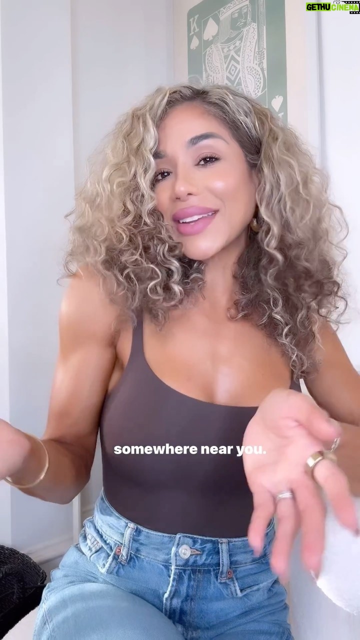Jazmin Johnson Instagram - Thanks for making an impact @curlycultureco @curlyconla …So much to say here… this 1 min 30 sec limit is just not enough lol. Let’s be honest, wearing your curls with confidence gets tough in certain environments. It’s deep but having a community makes a huge difference. My curly hair journey is very much intertwined with my journey back to self and my confidence altogether! I enjoyed the panels a lot and can’t wait to get together again #curlyhair #curls #confidence