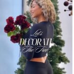 Jazmin Johnson Instagram - Decorate the tree with me🌹🎄✨ How did I do? I linked everything I used in my LTK, hurry it’s all on sale 🌹 #christmas #decoration #holidaydecor #red