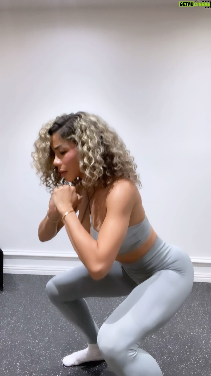 Jazmin Johnson Instagram - Your reminder to lift weights & build that pretty muscle 🧚🏼You’ll feel this one … share this & don’t forget to follow @jai.fit.global when you’re ready to transform. We’re launching soon, promise you don’t want to miss it #lowerbodyworkout #glutes #hamstrings #cardio