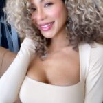 Jazmin Johnson Instagram - Happy Thursday 🥰😘💫 People always ask me for motivation, especially fellow entrepreneurs and mothers like myself. I never know what to say, I’m always looking for those life-changing lines that are going to really put people into action, but the reality is, for me… I have this inner voice that has a habit of asking me If I’m proud at the end of every day, I cannot rest unless I am proud. With this habit, it makes it really tough for me to let a day go by without pushing past whatever limitations I’m facing. To build this habit you have to practice self-awareness … which I think of like a tree. I’ve introduced this a ton of times, especially on my blog a couple of years back when I used to share my writing a lot. Just like the trunk of a tree I ground myself in my goals/roots. Self-awareness is a tool you can use at any time, it opens your mind to self assessment which is another gem. 💎 Think of your time the way you think of your money, it’s all going somewhere, are you investing it or are you wasting it? 🤔 Once you figure out where your time is going, ask yourself if it’s supporting your goals? Always invest your time and experiences on things that are going to help you grow closer to your goals. This vid was supposed to be about curl products but … this was on my heart. Hope this helps! My cute custom necklace is from @zhedora it says GG for my little guys nickname Linking this outfit in my bio 🤍💫 #outfitinspiration #ootd #curls #curlyhair #highheels #springfashion