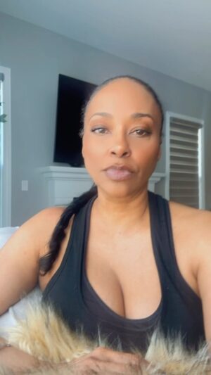 Jazsmin Lewis Instagram - I love being at home…. Who’s going to feed me?