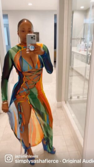 Jazsmin Lewis Instagram - I’m had to do a redo on this look because my fine friend @thereallraye1 told me today that she liked this one. So instead of a “hot girl” summer I’m dedicating this one to a “healthy girl “ summer. Cause we are healthy and stayin that way….😜