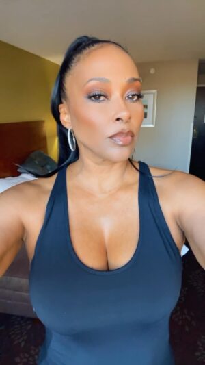 Jazsmin Lewis Instagram - Last nights look for the screening of “A little piece of Heaven”. Thank you @cassandrabellstudios for bringing us all together. If we took pics please tag me. Great seeing @travis.cure and @farrartwins2  Can’t wait till the world gets to see this 🎥🎥.