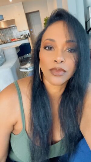 Jazsmin Lewis Instagram - Sometimes when your plans change for the day instead of staying in and being sad, u put some clothes on and get  out of the house….. #selfcare #selflove
