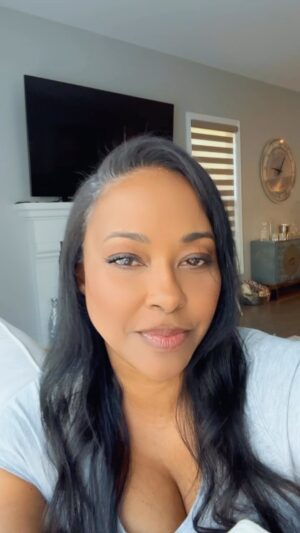 Jazsmin Lewis Instagram - Work mode today!!!! And yes, I am someone’s fine ass momma….😜 How is your Saturday?