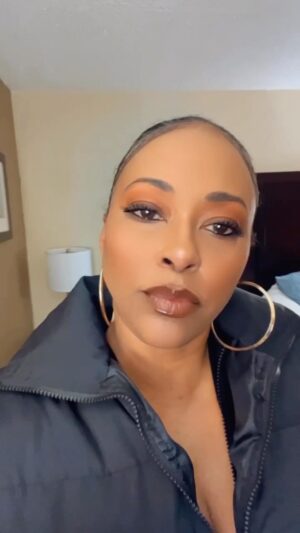 Jazsmin Lewis Instagram - Headed out in this Chicago cold…. ❄️🥶 last night……