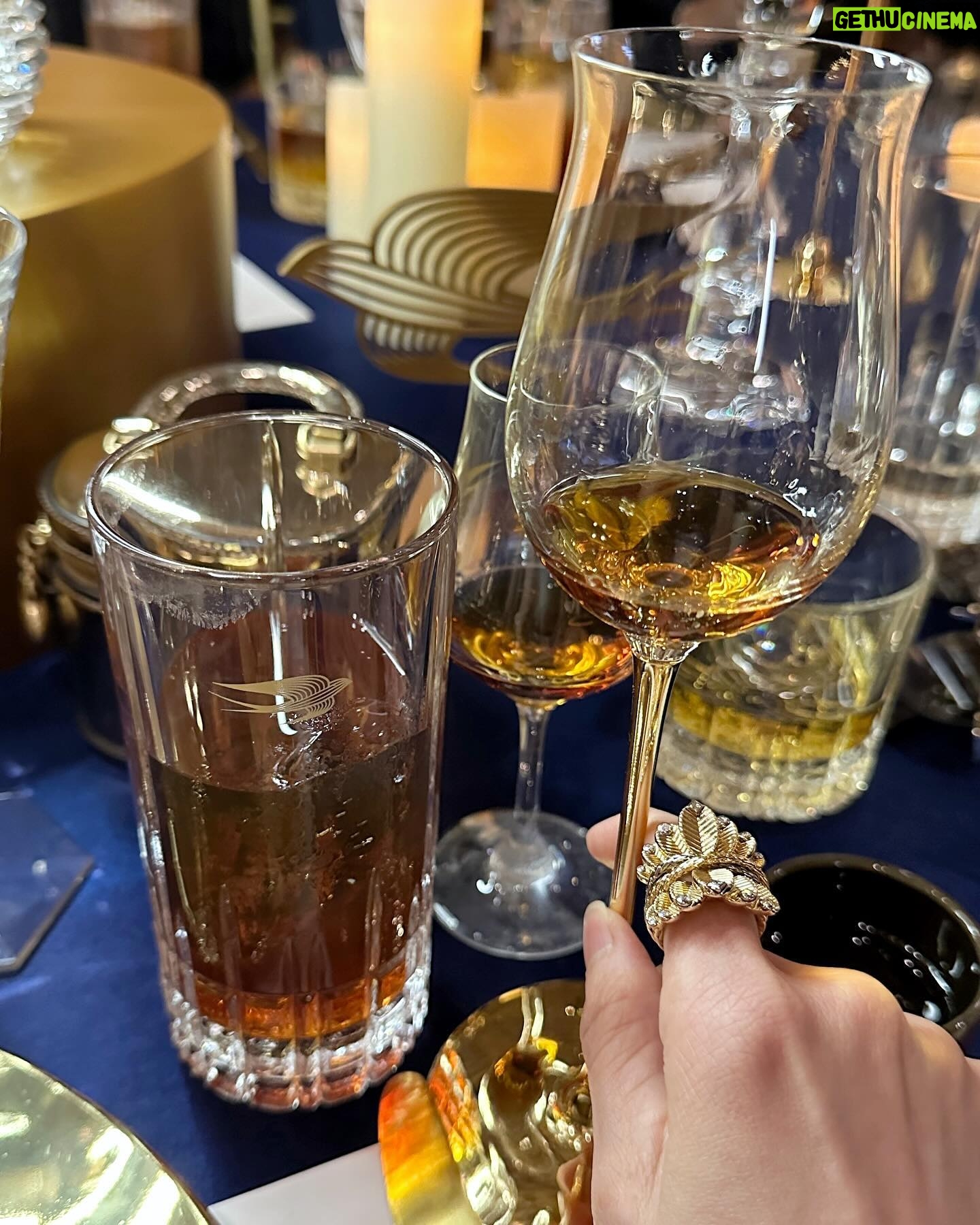 Jeanette Aw Instagram - Raise a glass to the pinnacle of perfection with L’Or De Jean Martell 1715 Reserve Du Chateau. Celebrating the newest launch of elegance and sophistication together with @martellofficial #LorDeJeanMartell 💙 Please enjoy Martell responsibly. #Martell #MartellCognac #paidpartnership