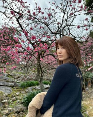 Jeanette Aw Instagram - I guess I’m still not done with Japan posts.. The day I caught some early sakuras at the castle and ending the visit with sakura ice cream and some really good coffee.