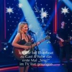 Jeanette Biedermann Instagram - Heute Abend um 22 Uhr „Sing“ im MDR bei Riverboat! #🤩 #jeanettebiedermann #musik #neuemusik #neuersong #sing #tv #singen #live #😃