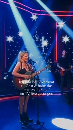 Jeanette Biedermann Instagram - Heute Abend um 22 Uhr „Sing“ im MDR bei Riverboat! #🤩 #jeanettebiedermann #musik #neuemusik #neuersong #sing #tv #singen #live #😃