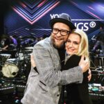 Jeanette Biedermann Instagram - Es geht wieder los!!! „Your Songs“ geht in die zweite Staffel!!!!! #🤩 Mit dieser großartigen Band @jorgweisselberg @jakobnebel @alexhoeffken @_fabian.richter_ @mv_markusvollmer @luvleestudio @jennifferkae @jemmaendersby Mit mir und @gregormeyle als Gastgeber und natürlich mit Orchester #💃🏼 in der @ard ! Wir freuen uns so sehr! #😃 Es war letztes Jahr ein solches Happening! Wir hatten unfassbare Gäste, Robbie Williams, Sarah Connor, Johannes Oerding, Michael Patrick Kelly und Max Giesinger. Dieses Jahr haben wir ebenfalls, die Crème de la Crème der nationalen und internationalen Künstler und Künstlerinnen da! #😍 In unserer Show können alle Gäste, die Musik machen, die sie wollen und wie sie es wollen. Wir haben alle Instrumente, die man sich als Musiker wünschen kann, um seinen Song so zu spielen, wie man es sich vielleicht schon immer gewünscht hat. Alles live! Dazwischen sprechen wir übers Leben und über Musik, über eure Songs und ganz persönliche Geschichten! #❤️‍🔥 Und dieses Jahr mit dabei sind: @takethat @anastaciamusic @zoewees @wincentweiss @rokeating @adeltawil @wandamusik !!! #🤩🤩🤩🤩🤩 Wow!! Was sagt ihr? Freut ihr euch genauso wie wir? #jeanettebiedermann #gregormeyle #musik #tvshow #yoursongs #letztesjahr #sarahconnor #michaelpatrickkelly #johannesoerding #robbiewilliams #maxgiesinger #diesesjahr #takethat #ronankeating #anastacia #wincentweiss #adeltawil #wanda #zoewees #🫶 #wow #✨