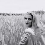 Jeanette Biedermann Instagram – #🌾 #💛 Habt ihr schon mal was von „Glimmer“ gehört?
Glimmer sind das Gegenteil von „Trigger“ und die kleinen Momente, die in dir Freude und inneren Frieden auslösen.
In diesem Sinne wünsche ich euch eine tolle, neue Woche mit ganz viel Glimmer #✨ #🤩
#jeanettebiedermann #glimmer #montagsmotivation #☀️