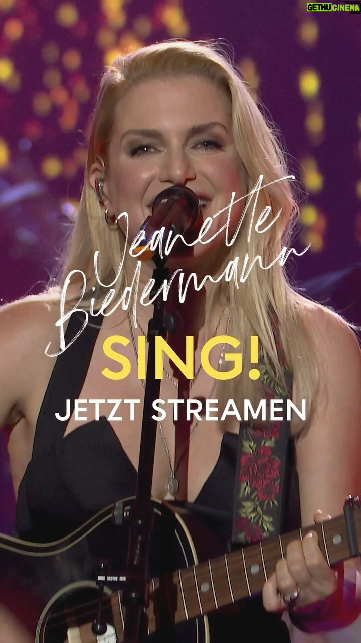 Jeanette Biedermann Instagram - Mein neuer Song ist gerade raus gekommen! #😍 „Sing!“, ist eine musikalische und gedankliche Umarmung! In diesen Zeiten fällt es oft schwer, Hoffnung zu bewahren und an das Gute zu glauben. Umso wichtiger ist es, Geborgenheit und Wärme in der Gemeinschaft zu finden, in Musik und in der Liebe zueinander. Gemeinsam Musik zu machen, zu hören, zu singen kann sehr heilend sein. Unsere Seele kann dort schwingen. Musik ist Liebe! Und davon brauchen wir alle gerade viel. Was fühlt ihr bei diesem Song? Wie gefällt euch der Song? #jeanettebiedermann #musik #neuemusik #neuersong #sing #liebeistalles #musikistliebe #💞 #menschlichkeit #frieden #🙏🏻