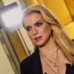 Jeanette Biedermann Instagram – „Your Song’s“ ab jetzt in der ARD – Mediathek! Gerade jetzt, in dieser dunklen Jahreszeit, gibt es nichts schöneres, als sich auch mal auf dem Sofa einzukuscheln und sich diese schöne Show anzuschauen! #😍 @gregormeyle und ich sind Gastgeber dieses schönen Abends. In dieser Show steckt so viel Herzblut, Arbeit und Liebe. Alles live mit Orchester! Und was haben wir für traumhafte Gäste: @takethat @rokeating @anastaciamusic @wincentweiss @adeltawil @zoewees
@wandamusik
Schaut es euch fleißig an! Damit wir nächstes Jahr wiederkommen! Ich wünsche euch ein wunderschönes Wochenende! #jeanettebiedermann #livemusik #tvshow #liveshow #🫶 @ardmediathek