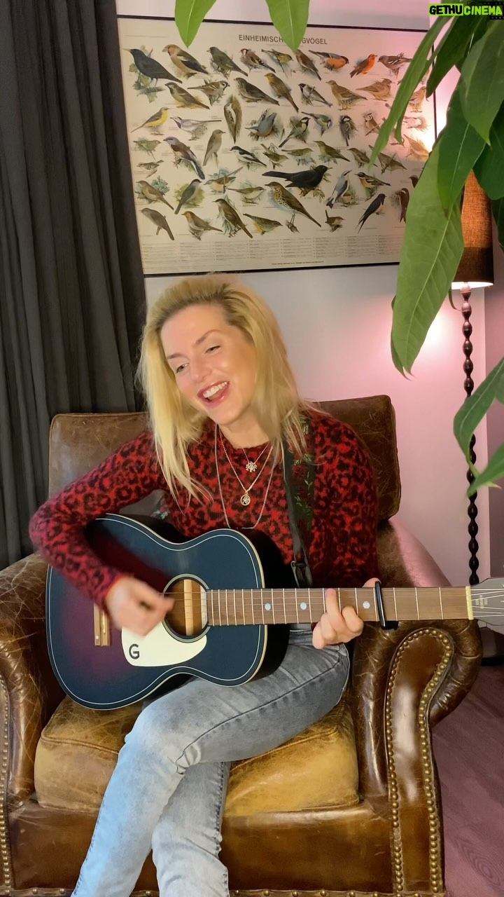 Jeanette Biedermann Instagram - Ich wünsche euch einen wunderschönen und entspannten Sonntag! Habt einen zauberhaften 3. Advent! #🎄 #jeanettebiedermann #musik #neuemusik #neuersong #sing #💚