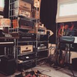 Jeanette Biedermann Instagram - Zurück im Studio! #🎶 #❤️ Wir sind fleißig und nehmen gerade schöne, neue Musik für euch auf. Was würdet ihr euch wünschen? Welche Themen würdet ihr gerne mal hören in einem Lied? Was bewegt euch gerade? Bin mal gespannt, ob sich das damit deckt, was wir gerade machen. #😅 #jeanettebiedermann #neuemusik #musik #lieder #neuelieder #wasbewegtdich #wasbewegteuch #❓ #❤️‍🔥 #backhome