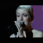 Jeanette Biedermann Instagram - Tatort: Schwelbrand 2007 die letzte Szene des Filmes und eine so besondere Version von „Imagine“! Vor nicht allzu langer Zeit wurde der Film wiederholt, und das hat mich wieder an diesen Song und Film erinnert! Wer kennt den Tatort noch? Ich habe diesen Dreh geliebt, mit meiner Band und dem so starken Drehbuch! So aktuell wie nie… #🕊 #jeanettebiedermann #tatort #schwelbrand #musik #imagine #johnlennon #film #☮️ @tatort