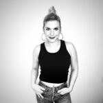 Jeanette Biedermann Instagram - Zufälle? Es gibt keine Zufälle. Es fällt einem zu, was fällig ist. Alles zu seiner Zeit. #🤍🖤 Ich wünsche euch eine schöne Mitte der Woche! #🤗 Ich bin fleißig am Musik machen und heute ist etwas Schönes gelungen…. Bald gibt es wieder etwas auch die Ohren und Herzen… #♥️ #jeanettebiedermann #musik #mittwoch #motivation #alleszuseinerzeit #zurücklehnenundgenießen #😌