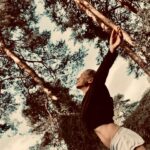 Jeanette Biedermann Instagram - Ein Spaziergang in der Natur hilft der Seele atmen. #🌳 #☀️ Habt ein wundervolles Wochenende! #🤩 Seid ihr auch irgendwo in der Natur oder draußen? Was steht an bei euch am Wochenende? Ich hab mich jetzt zum Musik schreiben und machen, einfach mal in die Natur begeben. #inspiration #😍 #jeanettebiedermann #musik #musikmachen #neuesongs #natur #inspirierend #💚 #liederuntermherzen #❤️ 🎵 #music #song #songs #melody #love #instagood #newsongs #photooftheday #goodmusic