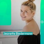 Jeanette Biedermann Instagram - Ihr wollt eure Stars gemeinsam mit dem MDR Klassik Sinfonieorchester auf der Bühne sehen und das auch richtig nah dran? Dann sichert euch jetzt noch bis zum 13. Oktober Vorverkaufstickets für "Your Songs" unter https://www.mdr-ticketshop.de/ 👯🏻‍♀️😍 Bilder: Universal Music / Sony Music / Jeff Hahn / Helen Sobrialskil / Kirsten Nijhof #mdrjump #mdrklassik #yoursongs #stars #performance #sinfonieorchester #show