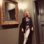 Jeanette Biedermann Instagram – Ich hatte wundervolle Tage in Prag! #😍 Eine unfassbar, schöne Stadt, immer wieder und so geschichtsträchtig! #😌 Was ich dort gemacht habe? Erzähl ich euch zu einem späteren Zeitpunkt. #🤫
Wann war euer letzter Städtetrip? Und wohin? #😃
#jeanettebiedermann #neuemusik #prag #dieschönstenstädtederwelt #🌆
