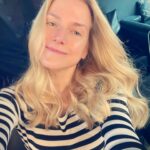Jeanette Biedermann Instagram – Happy Dienstag! #☀️ Ich wünsche euch eine tolle, neue Woche!! #🌼 Wie sieht eure Woche aus? Wie geht es euch? Ich geh ins Studio und schreibe neue Songs! #😍 

#jeanettebiedermann #neuesongs #studiotime #🐞