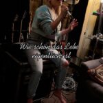 Jeanette Biedermann Instagram - Ich mag Lieder, in deren Melodie man das Herz singen hört. #❤️ Mein neuer Song „Sing“ kommt am 8.12! #jeanettebiedermann #musik #neuemusik #neuersong #musikistleben #sing