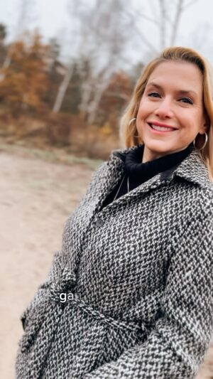 Jeanette Biedermann Instagram - #musikistliebe #jeanettebiedermann #neuemusik #musik #neuersong #❤️ 

Ich wünsche euch einen schönen Start in die neue Woche! #☀️#sing