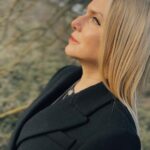 Jeanette Biedermann Instagram – Mit Ruhe und Frieden ins neue Jahr! #🙏🏻 Ich hab angefangen zu meditieren um ein bisschen ruhiger und gelassener zu werden, um bei allem Stress und allen Nachrichten auch mal wieder etwas bei mir anzukommen….. Hattet ihr einen guten Start ins neue Jahr? #jeanettebiedermann #neuesjahr #allesneu #🍀