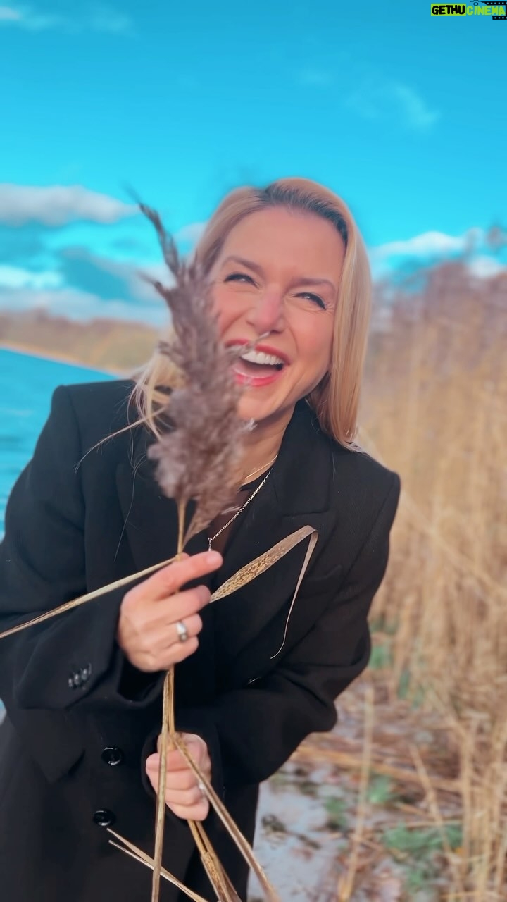 Jeanette Biedermann Instagram - Wir hatten viel Spaß beim drehen dieser schönen Videos! #😂 #jeanettebiedermann #musik #neuemusik #sing #😍