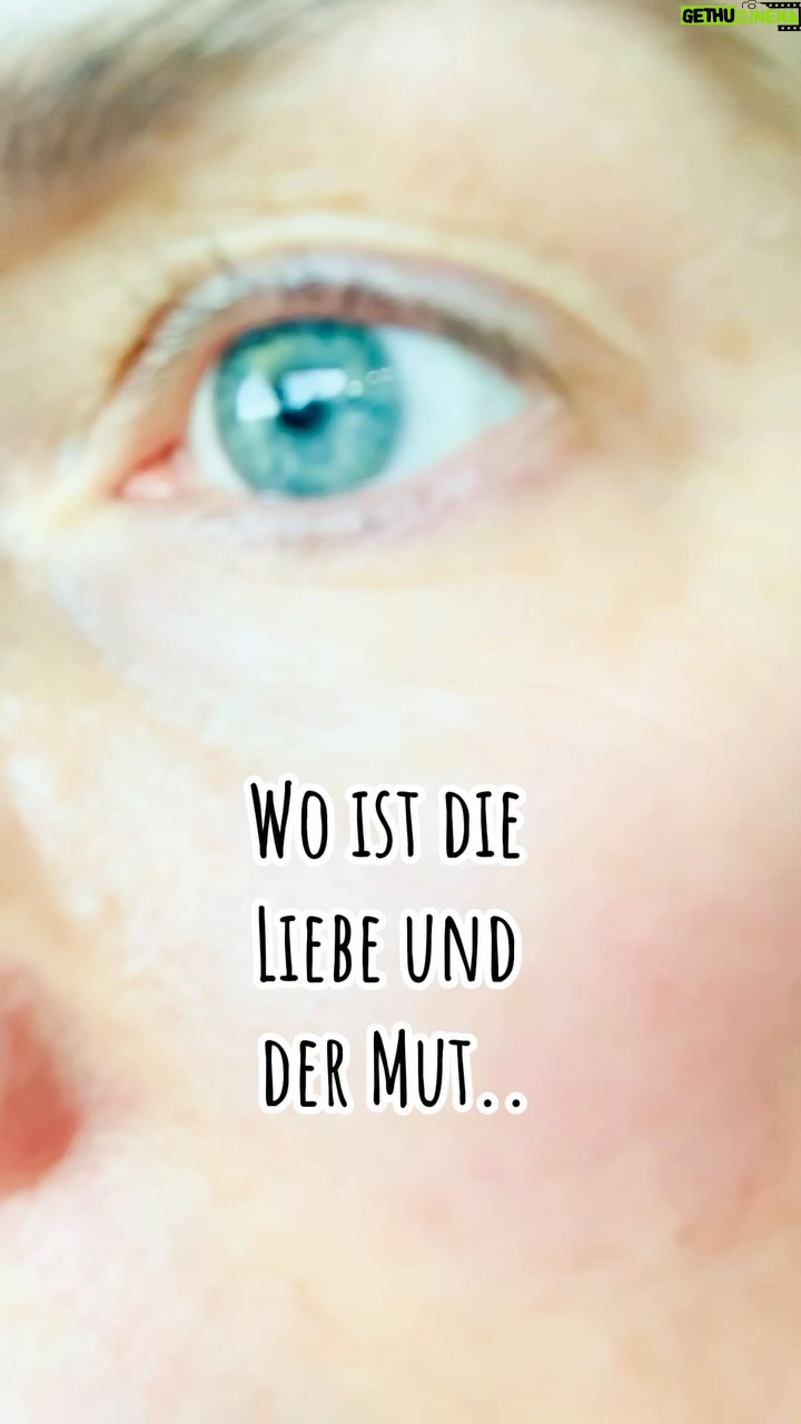 Jeanette Biedermann Instagram - „Augen sind die Fenster ins Innere“ #jeanettebiedermann #musik #sing! #❤️ #👁