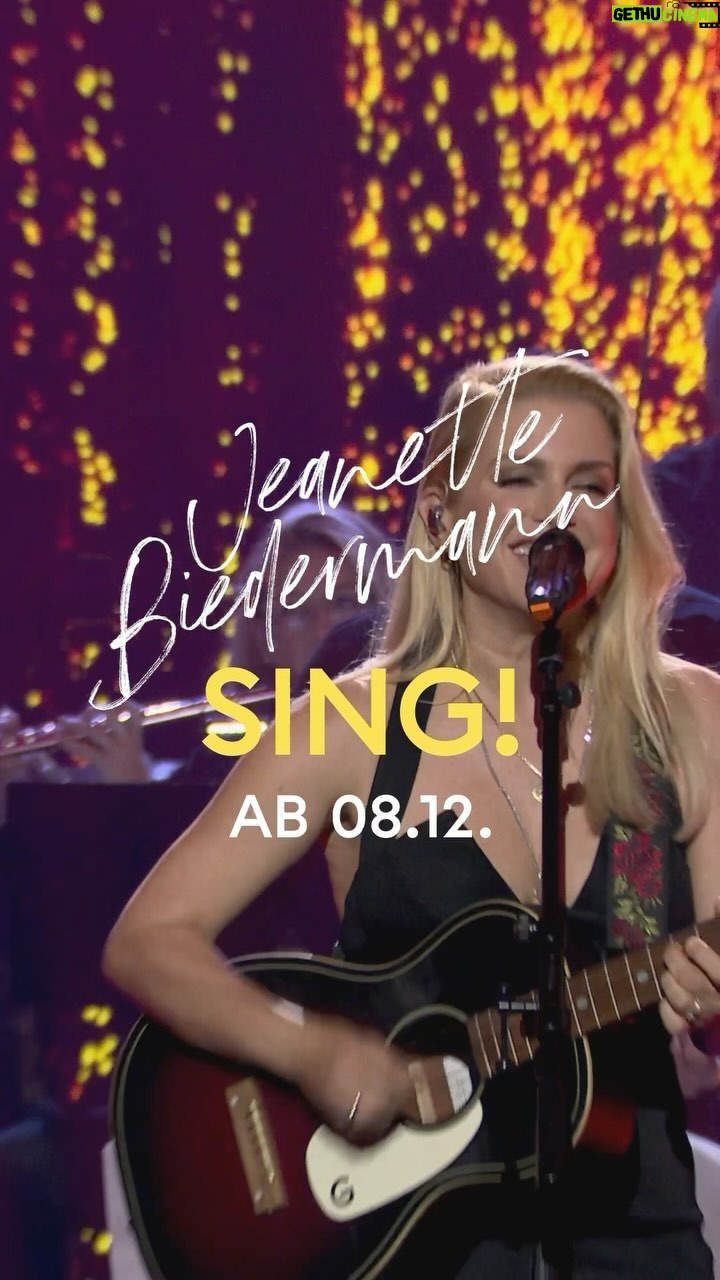Jeanette Biedermann Instagram - Die ersten 15 Sekunden von meinem neuen Song „Sing!“ #😍 Hört mal rein! Und was fühlt ihr? #🫠 #jeanettebiedermann #musik #neuemusik #neuersong #musikistliebe #💜
