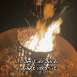 Jeanette Biedermann Instagram – Na, schon PlΓ€ne fΓΌr Silvester? Bei uns wird es tatsΓ€chlich eine nette Runde an diesem Feuer werden. #π€ #jeanettebiedermann #musik #neueslied #sing #π₯