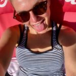 Jeanette Biedermann Instagram - Montag geschafft #💪 und auch noch ein bisschen wunderschöne Abendsonne abgekriegt! Hattet ihr einen guten Start in die neue Woche? Wie geht es euch? Mir geht es wirklich gut gerade, ich blühe so auf, wenn die Sonne scheint, mit neuer Musik geht es voran und ansonsten sind alle um mich herum und ich gesund und munter. Das ist schon ganz schön viel! #😌 Ich wünsche euch ne tolle Woche! #jeanettebiedermann #montagsmotivation #👐🏻 #dankbar #🙂‍↔️