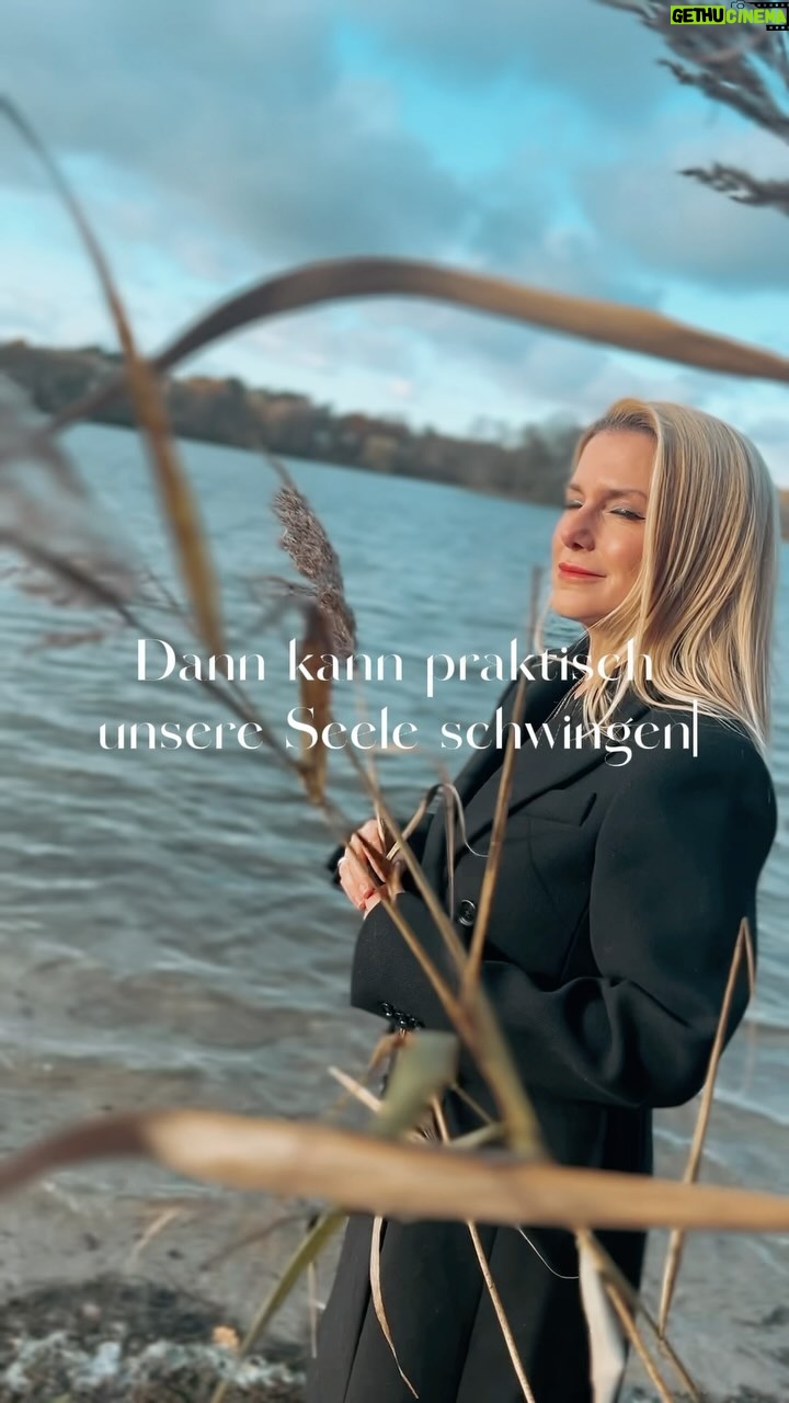 Jeanette Biedermann Instagram - Ich wünsche euch einen wunderschönen 2. Advent! „Sing!“ Out Now! #jeanettebiedermann #sing #musik #neuemusik #neuersong #musikverbindet #🫠