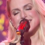 Jeanette Biedermann Instagram - Und hier sind die ersten Töne von meinem neuen Song „Sing!“ #❤️ Wie fühlt sich das für euch an? Kommt am 8.12! #jeanettebiedermann #neuemusik #neuersong #musik #musikistliebe #💜