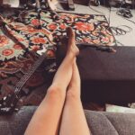 Jeanette Biedermann Instagram - Zurück im Studio! #🎶 #❤️ Wir sind fleißig und nehmen gerade schöne, neue Musik für euch auf. Was würdet ihr euch wünschen? Welche Themen würdet ihr gerne mal hören in einem Lied? Was bewegt euch gerade? Bin mal gespannt, ob sich das damit deckt, was wir gerade machen. #😅 #jeanettebiedermann #neuemusik #musik #lieder #neuelieder #wasbewegtdich #wasbewegteuch #❓ #❤️‍🔥 #backhome