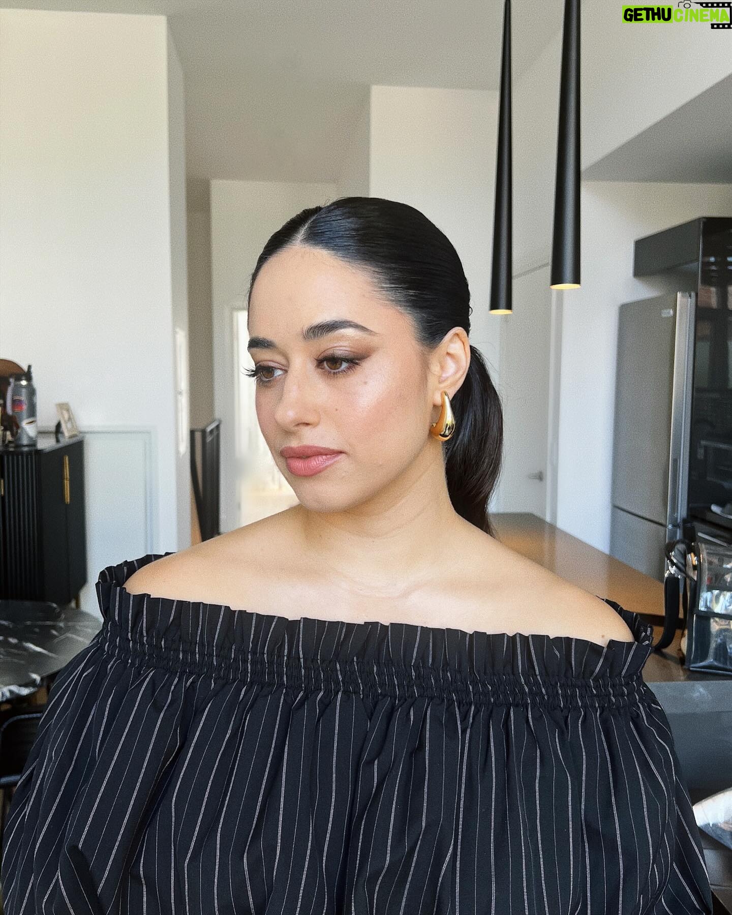 Jeanine Mason Instagram - WondLa premieres Friday June 28th on @appletv 🩵 Got all dressed up to gush about it! And the trailer drops today. Thank you to the Toronto babes for getting me together. #WondLa @skydanceanimation Stylist: @saravroberts Look: @ahiri.ca Makeup: @simoneotis Hair: @sarahamson