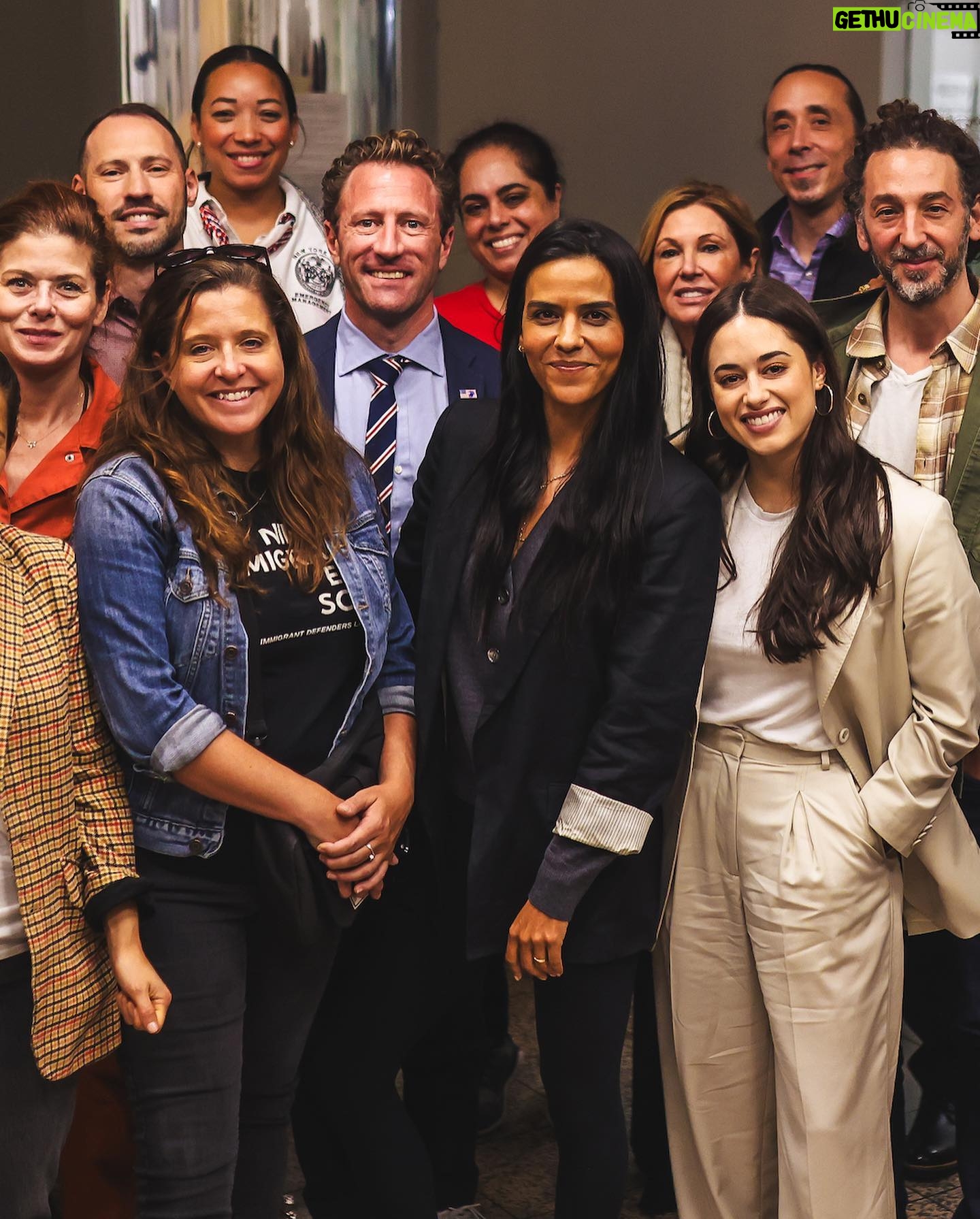 Jeanine Mason Instagram - Okay one more shout out to the heroes. Thank you to the employees, volunteers and public servants who are on the ground facilitating this incredible operation. Everyone likes to talk about how complicated this issue is...these people make it very uncomplicated. They show up and they do the work. They look out for other people. Unbelievably inspiring and I can't wait to stand alongside them and do it again soon. #WelcomeWithDignity #ThisisAboutHumanity (Photos by @ericapress.jpg)