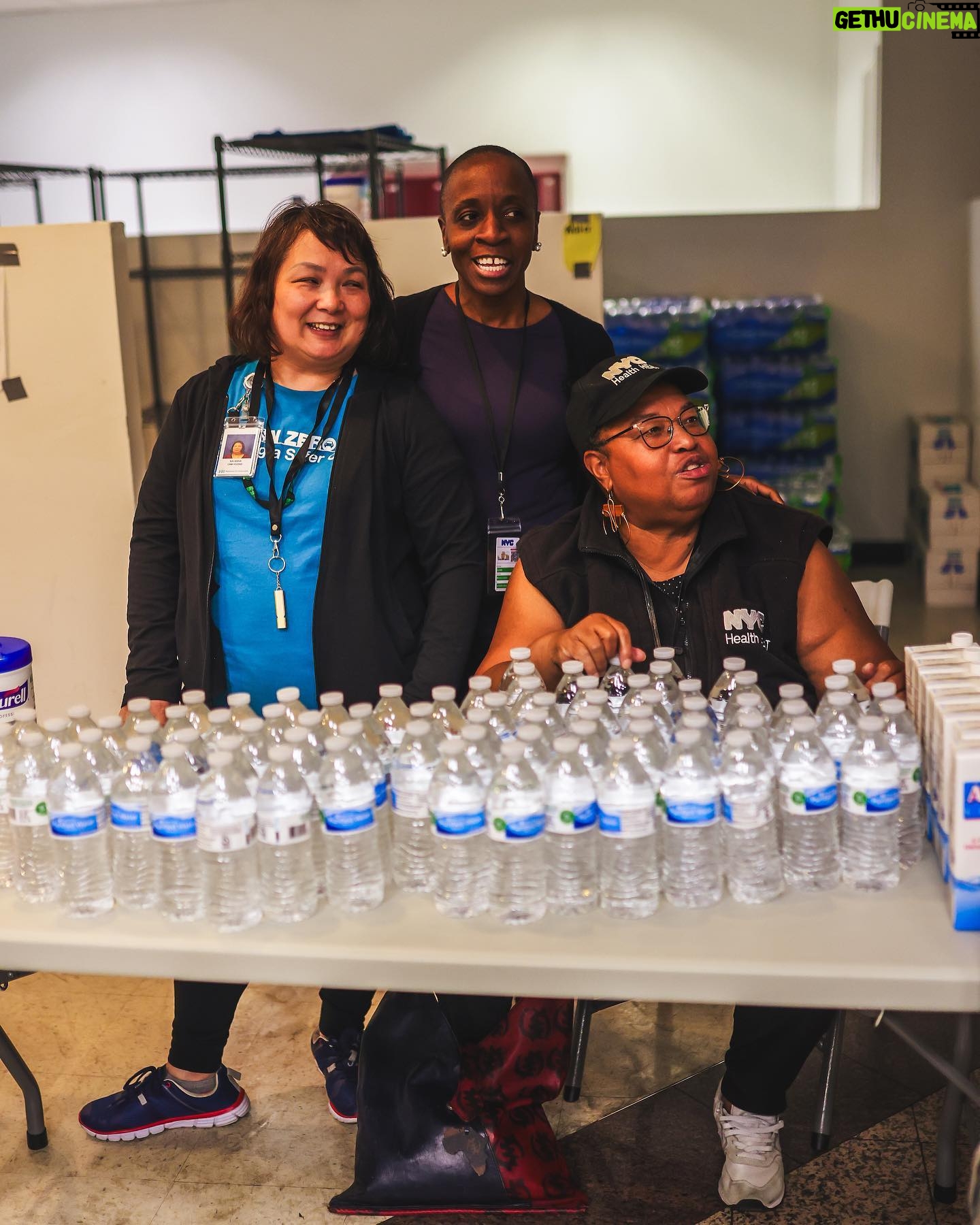 Jeanine Mason Instagram - Okay one more shout out to the heroes. Thank you to the employees, volunteers and public servants who are on the ground facilitating this incredible operation. Everyone likes to talk about how complicated this issue is...these people make it very uncomplicated. They show up and they do the work. They look out for other people. Unbelievably inspiring and I can't wait to stand alongside them and do it again soon. #WelcomeWithDignity #ThisisAboutHumanity (Photos by @ericapress.jpg)