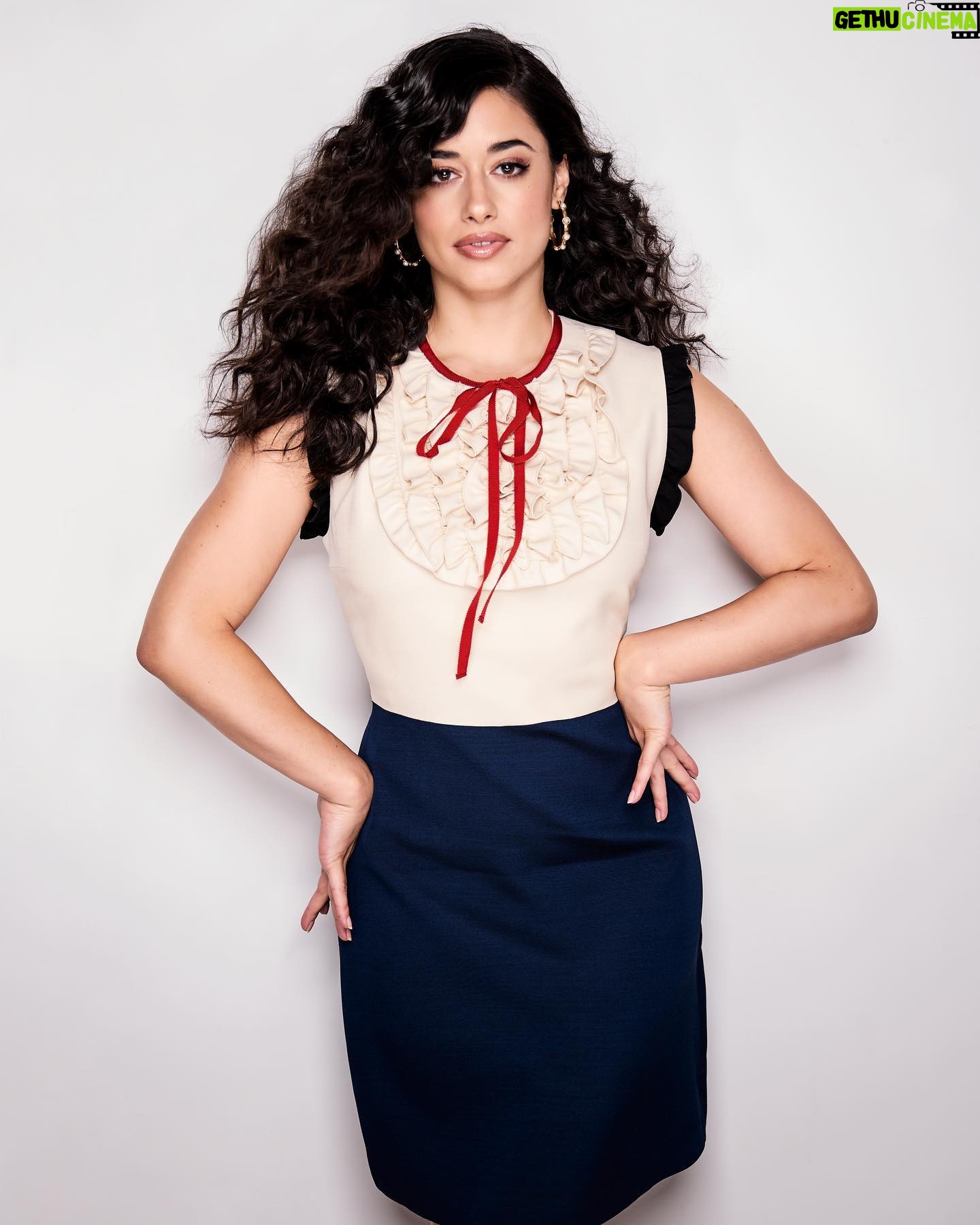 Jeanine Mason - 9.7K Likes - Thank you @enews for the feature, link in my stories. And catch a new episode of @cwroswellnm tonight at 8/7c on @thecw. #Vlamiscurls #itsmevlamis