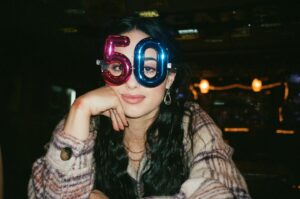 Jeanine Mason Instagram - I don’t know how a girl can get so lucky. Thank you to all the artists, technicians, powers that be and aliens that lent a little of their magic to our show. I will love you forever for it. And to all of you, for the last four years in the desert. Here’s to a lifetime of being confused for @ambermidthunder & being called @michaelvlamis, wouldn’t want it any other way. @cwroswellnm #RoswellNM 👽