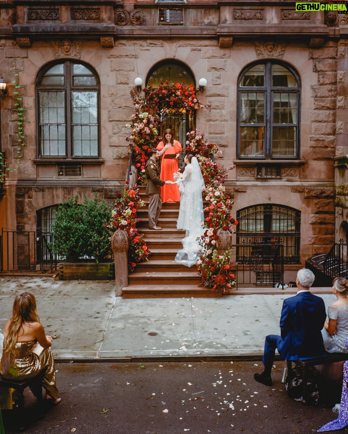 Jeanine Mason - 22.5K Likes - Greyās Anatomy actress @itsjeaninemason and her husband, Nicholas, had one main objective for their New York City wedding: āHow do we use this celebration to hire as many artists as possible?ā
From Brooklyn-based artist @mokshini creating custom illustrations to their neighbor, a Broadway violinist, performing during the ceremony, New Yorkersā inherent creativity made their mission come to life effortlessly.
See all the details of their stoop wedding (the same place he proposed) and restaurant reception at the link in bio. šā¤ļø
š·: @johndolanphotog
š: @orangeandrose
š: @tincanstudios
š: @naeemkhanbride
š: @monkeybar_ny